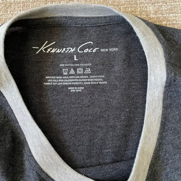 Kenneth Cole T-Shirt - Picture 4 of 4